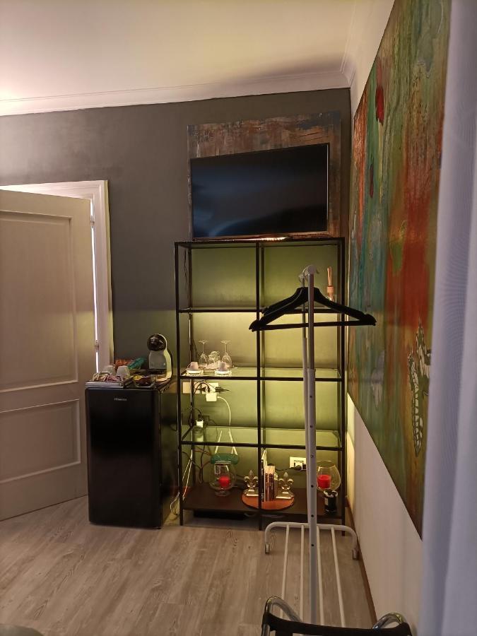 Contemporary Art By Spanish Step * Rom